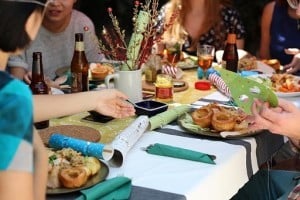 Jak zorganizować imprezę w domu? impreza w domu, jak przygotować domówkę, domówka jak zrobić, jak zrobić imprezę w domu, organizacja domówki