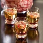 Drink - zakrwawiony mózg drinki na halloween, alkoholowe drinki na halloween, jak zrobić drinki na Halloween, drinki na Halloween z wódką, przyjęcie halloweenowe, pomysły na przyjęcie halloweenowe, co zrobić na imprezę halloweenową, przyjęcie halloweenowe dla dorosłych, makabryczne drinki