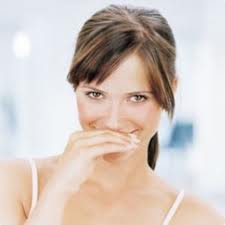 brzydki oddech, sposób na zapach z ust, brzydki zapach, zęby, smród z ust,