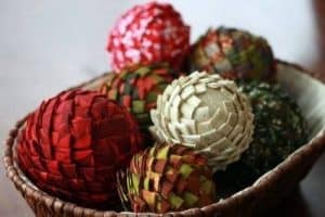 Szyszki z kul styropianowych ozdoby świąteczne ręcznie robione, ozdoby świąteczne, ozdoby świąteczne z papieru zrób to sam, ozdoby świąteczne jak zrobić, ozdoby świąteczne boże narodzenie, ozdoby świąteczne z papieru, ozdoby świąteczne jak zrobić samemu, ozdoby na choinkę ręcznie robione z papieru, ozdoby na choinkę z papieru, jak zrobić ozdoby na choinkę, ozdoby na choinkę ręcznie robione, ozdoby na choinkę zrób to sam, ozdoby świąteczne DIY, ozdoby na choinkę diy, boże narodzenie ozdoby, bombki z kul styropianowych, bombki z materiału, szyszki z kul styropianowych i materiału