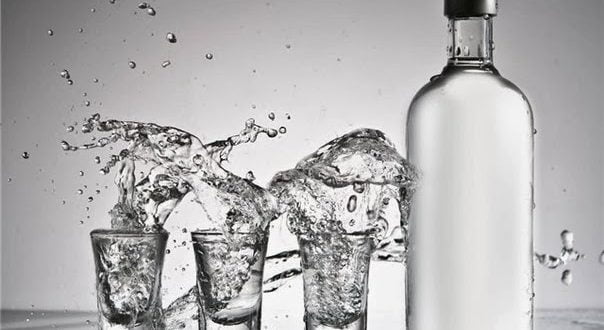 wódka zastosowania, wódka na ból ucha, wódka na bolące stawy, wódka i noże, wódka na muszki owocowe, wódka a zapach stóp, wódka a oprszczka