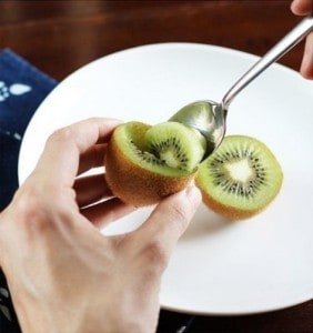 jak szybko pokroić pomidory koktajlowe, jak kroić mango, jak kroić mandarynkę, jak kroić limonkę, jak obrać granat, jak wysisnąć sok z limonki