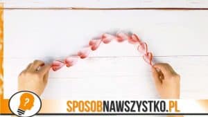 Jak zrobić papierowy łańcuch z serc?
